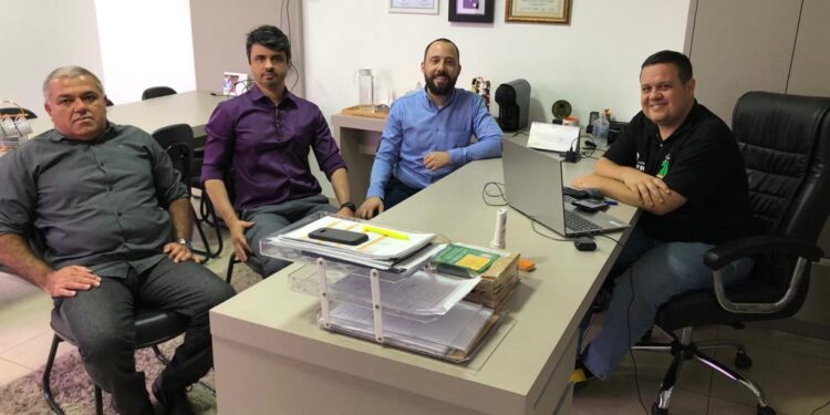 Adial doa cestas básicas para motoristas goianos