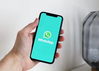 Bancos adotam o WhatsApp como estratégia para atrair clientes avessos a aplicativos