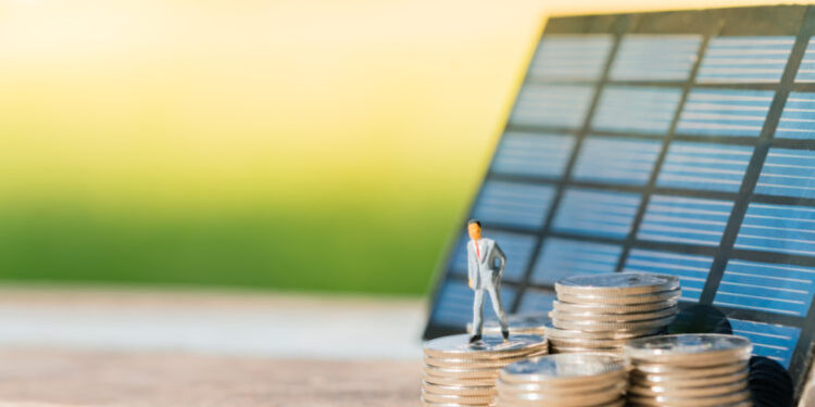 Investimento em energia solar pode trazer mais rentabilidade que a bolsa de valores