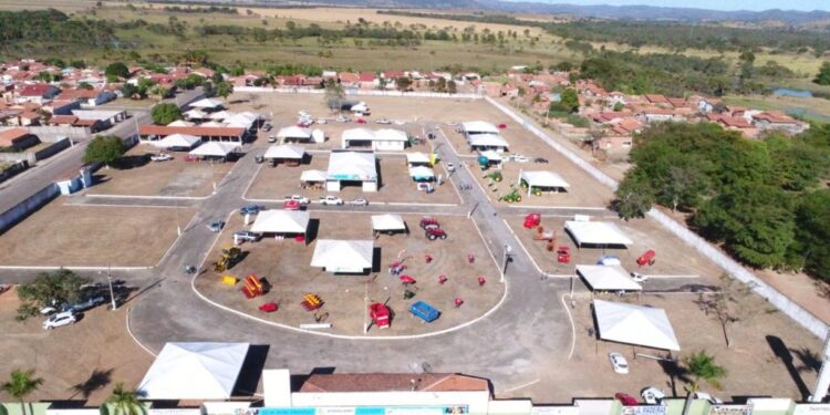 OCB/GO leva experiência do cooperativismo para feira agrícola no Norte goiano