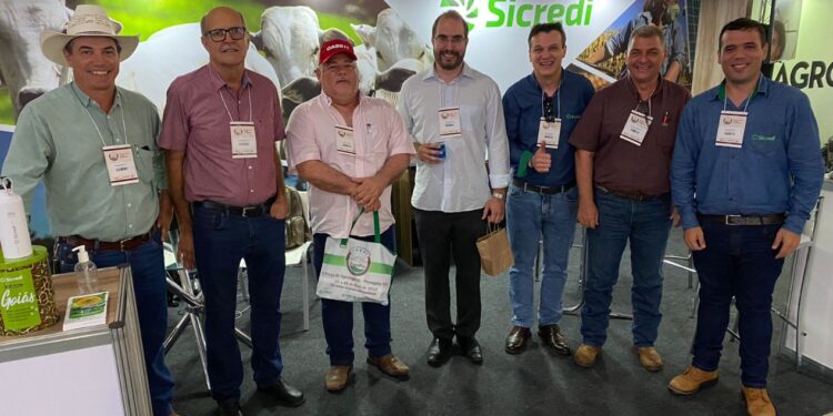 Sicredi Celeiro Centro Oeste agrega desenvolvimento ao cooperativismo na V ExpoPec