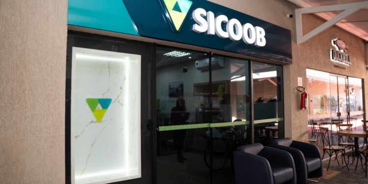 Cooperativas financeiras se tornam opção para sair da crise