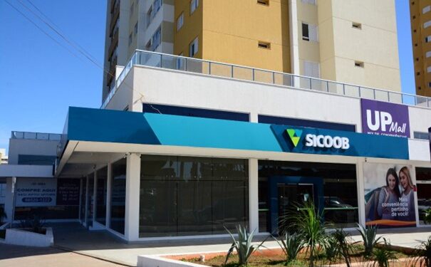 Cooperativismo financeiro aquece o mercado de trabalho com ampliação de agências e geração de emprego