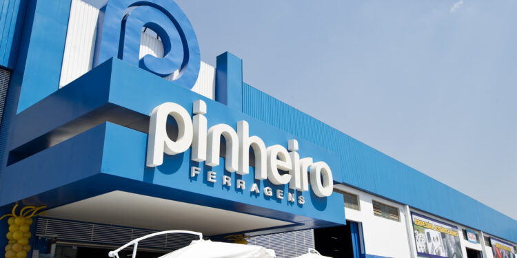Pinheiro Ferragens investe na melhoria de sua estrutura física
