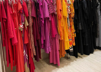 Bazar multimarcas oferecerá 5 mil peças novas com até 70% de desconto