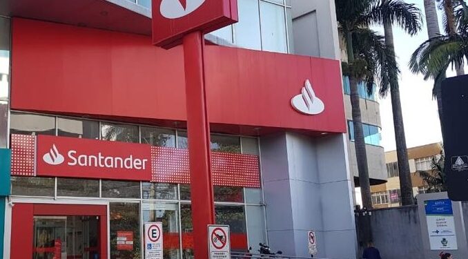 Santander reforma agências de Goiás para atender expansão da base de clientes