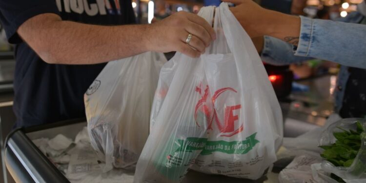 Fim das sacolas plásticas, começo das biodegradáveis no DF