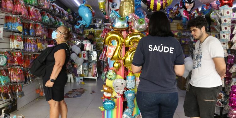 Pesquisa aponta redução de 404 mil trabalhadores no comércio em 2020