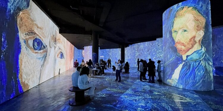 Passeio das Águas Shopping recebe exposição imersiva Van Gogh & Impressionistas