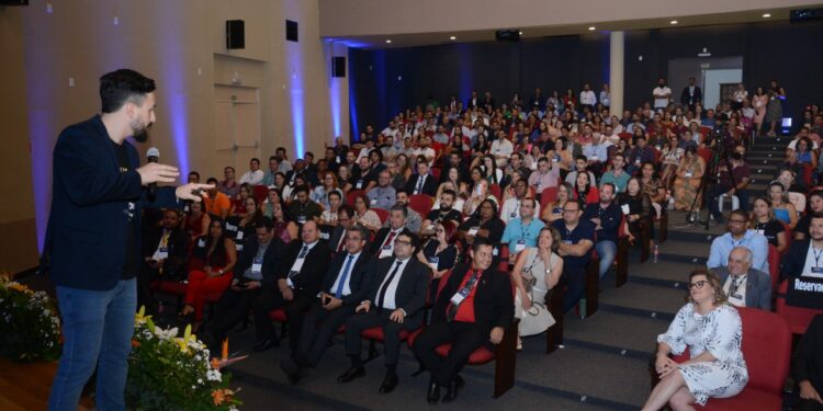 Fortalecimento do ambiente de negócios para contadores é reforçado em abertura de convenção do CRCGO