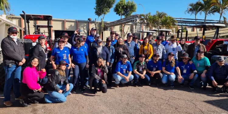 Grupo de Mato Grosso visita fábrica de maquinários agrícolas