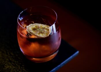 Zimbro Cocktails & Co representa a região Centro-Oeste no Negroni Week