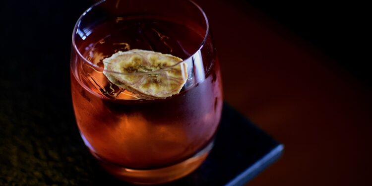 Zimbro Cocktails & Co representa a região Centro-Oeste no Negroni Week