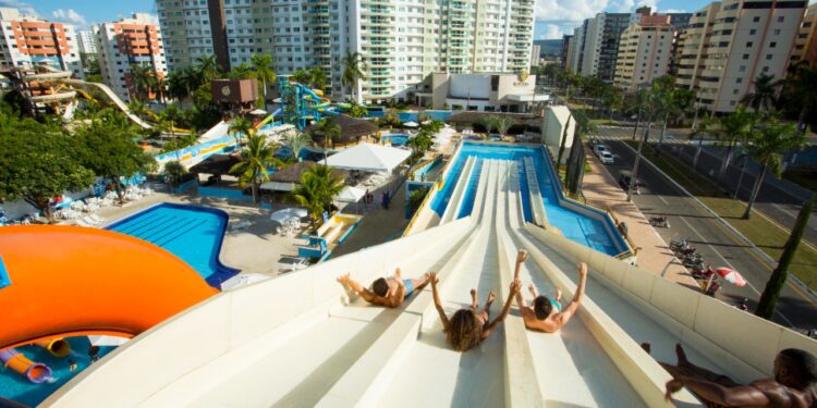 Parques aquáticos de Caldas Novas (GO) oferecem diversão para todas as idades