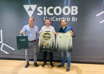Projeto Piraíba recebe camisas de proteção solar do Sicoob UniCentro Br