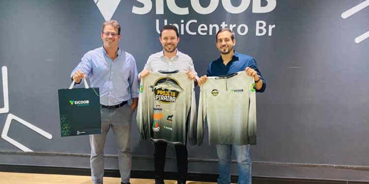 Projeto Piraíba recebe camisas de proteção solar do Sicoob UniCentro Br