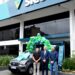 Sicoob UniCentro Br entrega 13º carro da campanha de 30 anos de aniversário para Hospital Anis Rassi