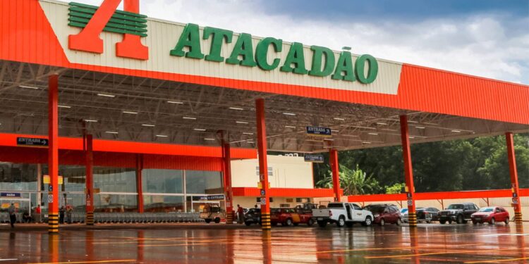 Carrefour transforma unidades Maxxi em Atacadão