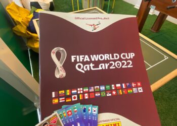 Troca de figurinhas em pauta no Clube Kids Flamboyant