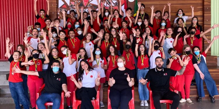 Maple Bear Goiânia se destaca em prêmios nacionais e internacionais