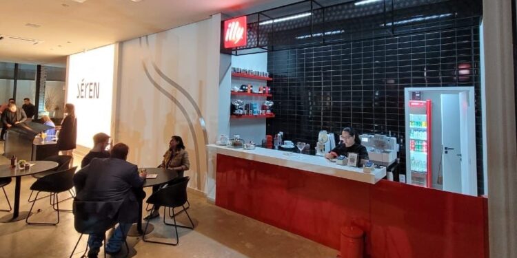 Famosa cafeteria internacional, illycaffè chega a Goiânia