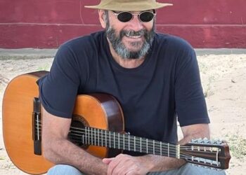 Almir Sater apresenta show repleto de sucessos de sua carreira, em Goiânia