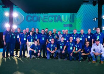 Conecta Uni reconhece cooperativas e alinha equipes da área de negócios