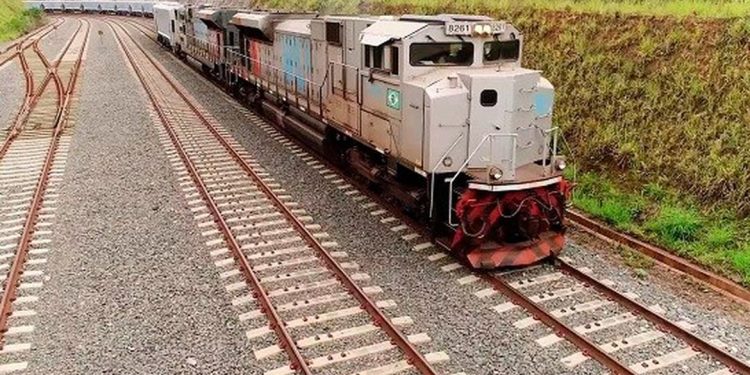 Quase 40% das indústrias trocariam rodovias por outro modal