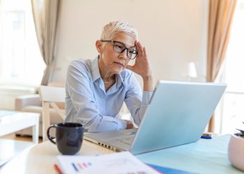 Mais de 60% dos profissionais em meia idade estão desempregados, revela pesquisa da Catho