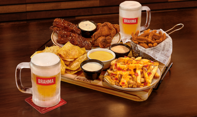 Outback e Brahma entram na torcida e lançam refil de chopp e aperitivos à vontade