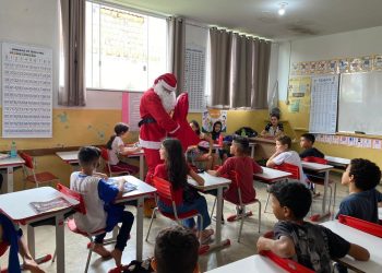 Ação solidária da Central Sicoob Uni entrega 240 presentes em escola de Goiânia