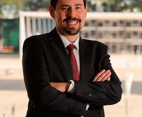 Clínicas Financeiras: Sicoob UniCentro Br promove palestra gratuita com economista Luís Artur Nogueira