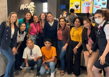 Arcos Dorados e Junior Achievement selam parceria para programas de educação empreendedora para jovens