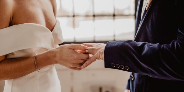 Brasileiros voltam a se casar: registros de casamentos civis sobe em 12%