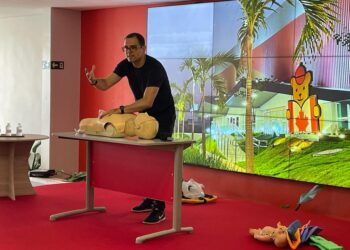 Colaboradores da Escola Maple Bear Goiânia recebem treinamento de primeiros socorros