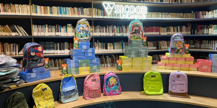 Instituições sociais recebem materiais escolares da campanha Cooperativa Solidária