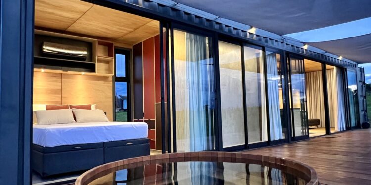 Turismo abraça a arquitetura em containers, em Pirenópolis