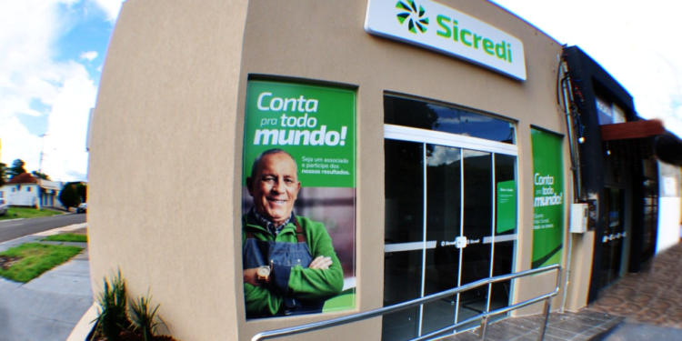 Sicredi Celeiro Centro Oeste lança campanha “Conta para todo mundo”