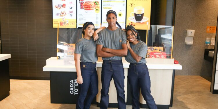 Arcos Dorados anuncia mais de 4 mil novos postos de trabalho no Brasil em 2023