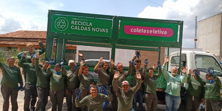 Caldas Novas recebe programa de coleta seletiva ‘porta a porta’