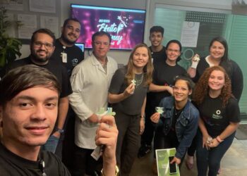 Clínica Brasiliense recebe troféu de excelência por atendimento ao cliente