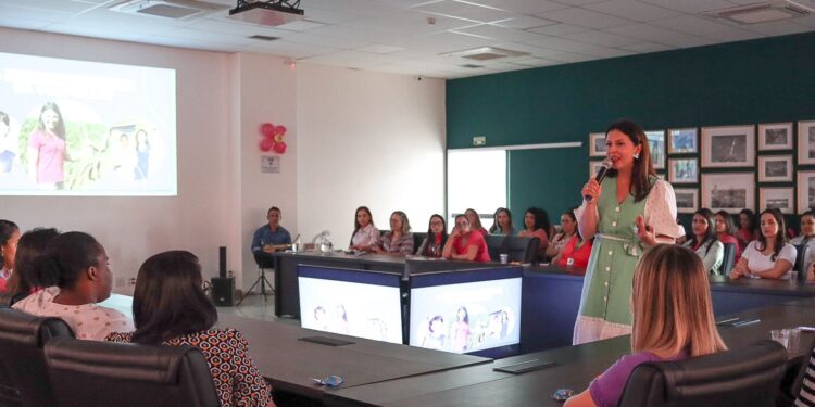 Empoderamento e cooperativismo no Dia da Mulher da Central Sicoob Uni