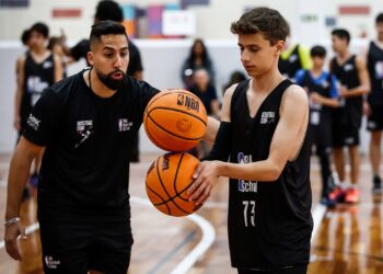Aberto à comunidade e em parceria com a NBA, Simbios Young oferece aulas de basquete infantil
