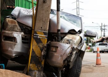 Goiás tem média de 15 colisões contra postes todo dia