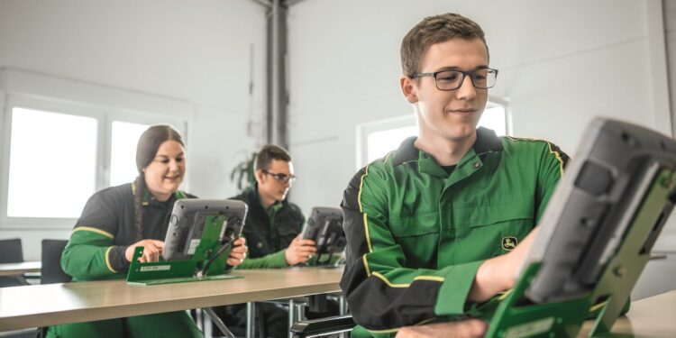 Áster Máquinas investe em educação corporativa