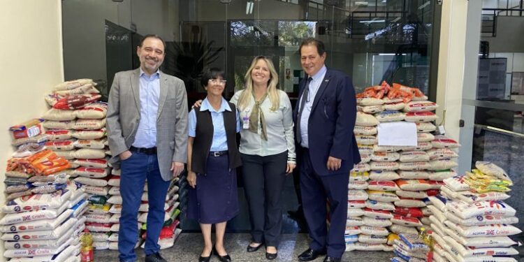 CRCGO entrega mais de 400 kg de alimentos arrecadados durante Dia do Profissional da Contabilidade