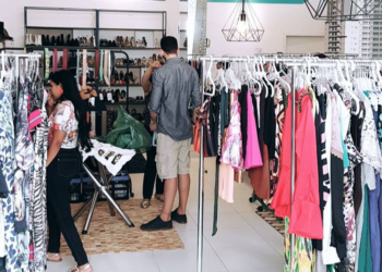 Bazar na FR Incorporadora vende peças novas de grife entre R$ 50 e R$ 250