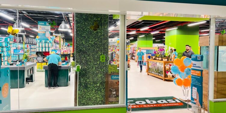 Cobasi inaugura loja no Venâncio Shopping