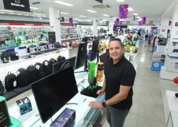 Com novo posicionamento e foco em informática, Fujioka completa 59 anos