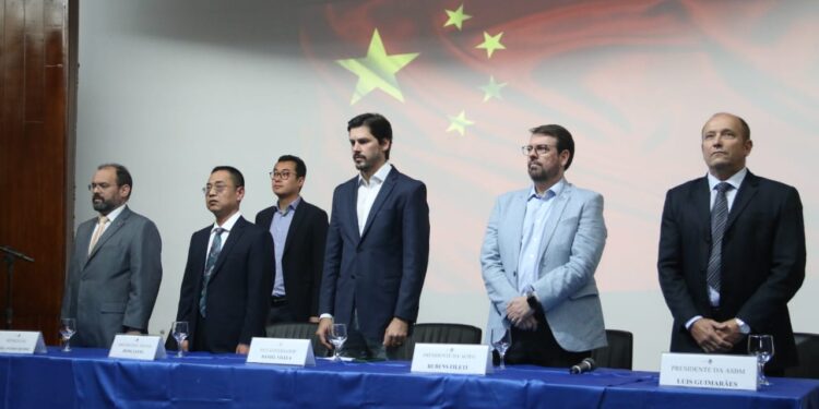 Acieg e Governo de Goiás embarcam para China em busca de negócios
